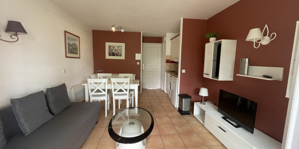 appartement à UHART CIZE (64220)